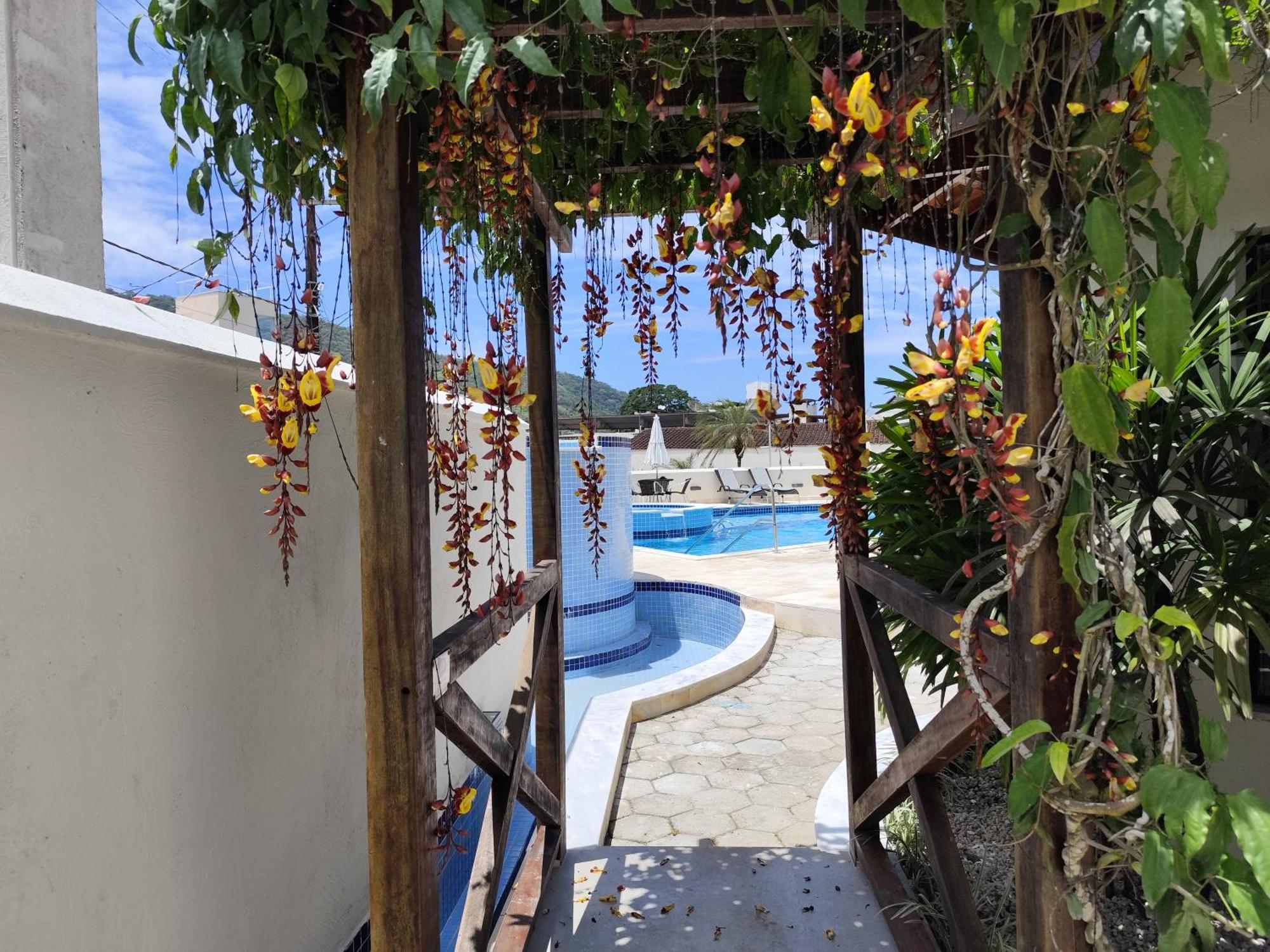 Apto Com Ar-Cond E Piscina A 100 M Praia Da Enseada Убатуба Экстерьер фото